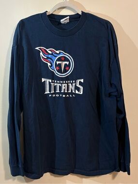 Tennessee Titans long sleeve t-shirt Mens X-Large center-chest team logo graphic